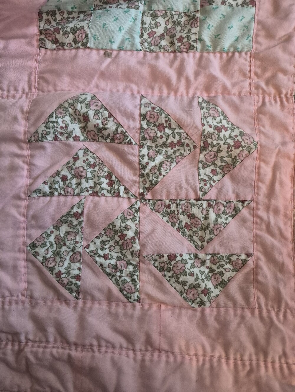 🩷💚🤍Handmade Patchwork Quilt - Picture 11 of 12